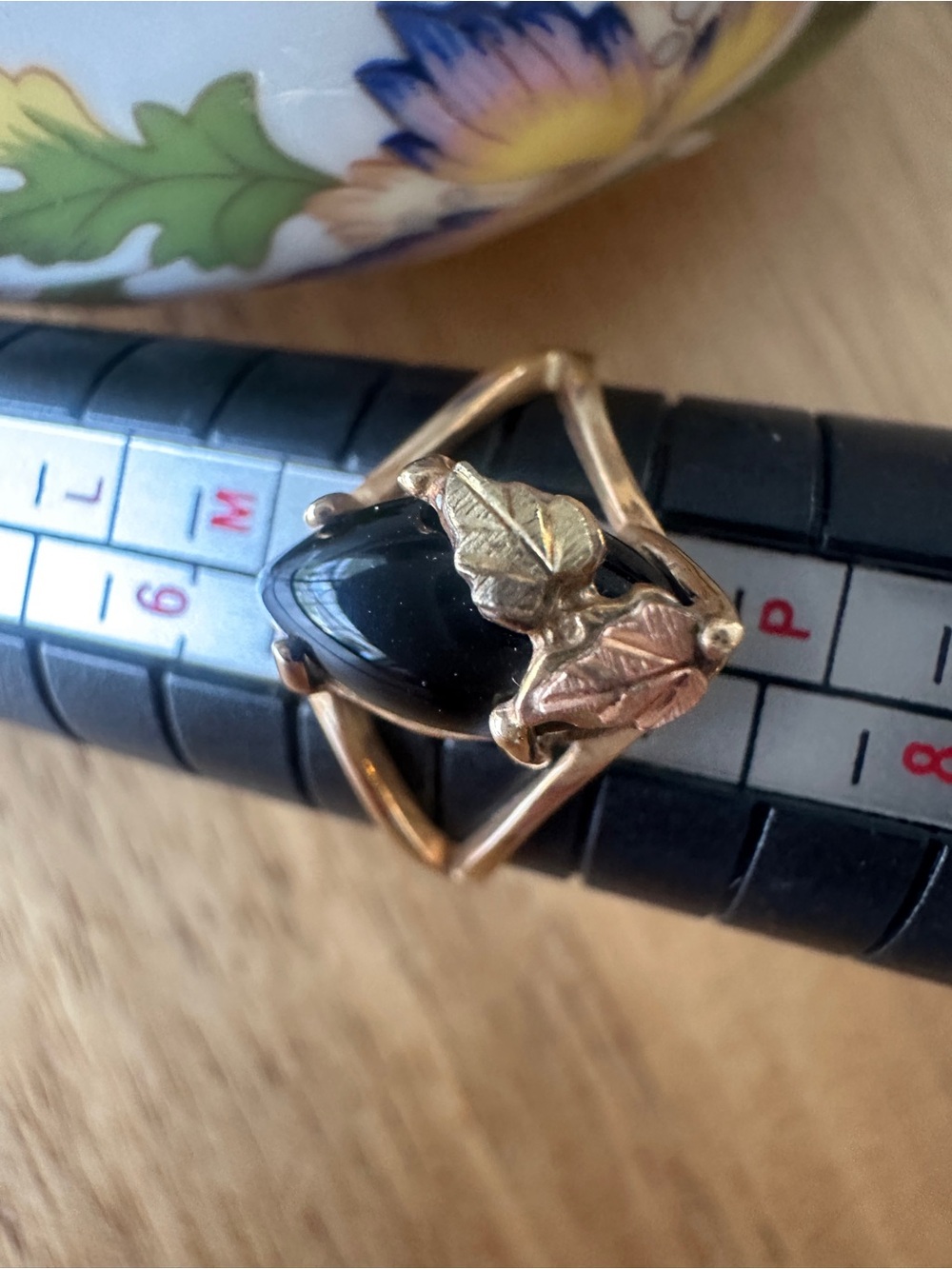 90’s Gold Leaf Black Onyx Teardrop Ring - Elegant Women's Jewelry